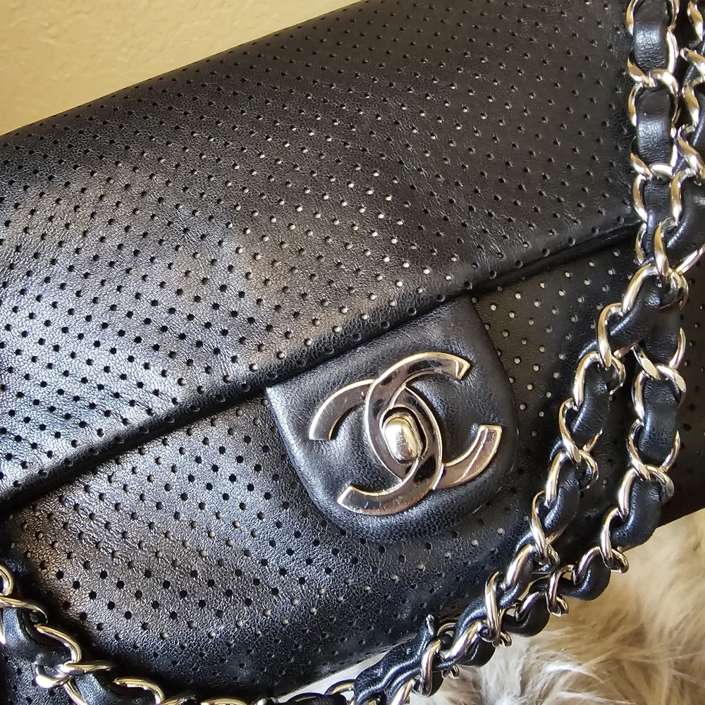 💕 Chanel perforated leather shoulder bag